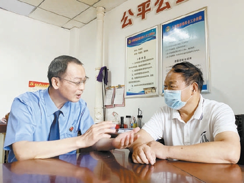 公開聽證后,王大爺?shù)牟恍湃胃邢Я? width=